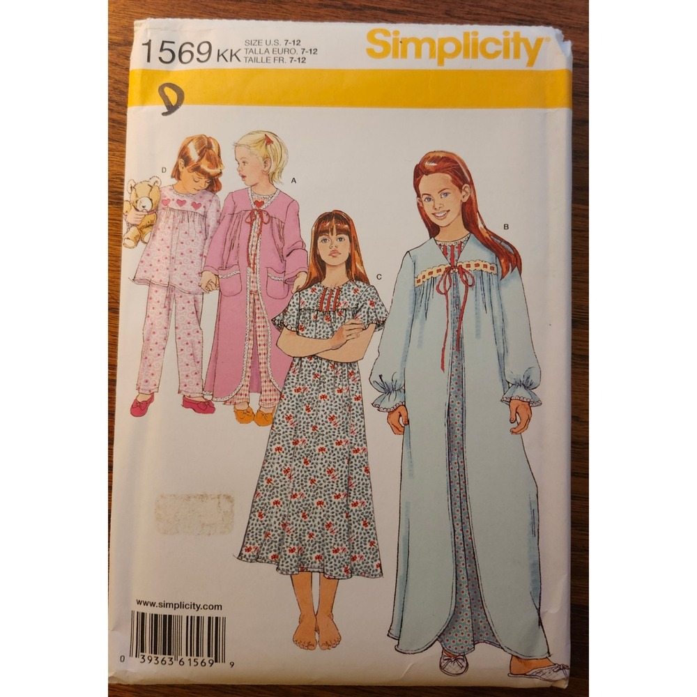 Simplicity 1569 Girls Sleepwear Pattern Robe Nightgown Pajamas‎ Size 7-12 Cut